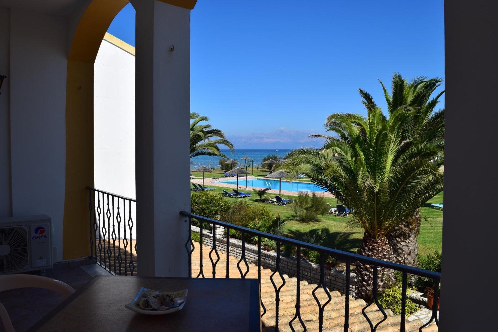 S&C Kosmos Beach Resort Roda  Buitenkant foto